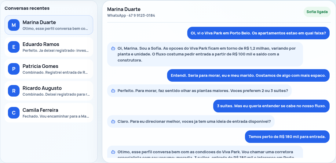 Central de atendimento com conversa fictícia